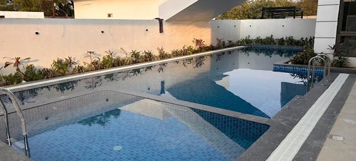 Ivy Nature Villa 5BHK Farmhouse in Moinabad swimming pool