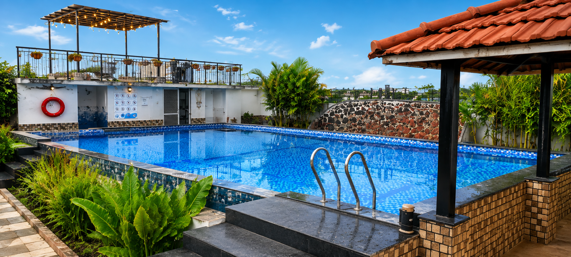 Swimming pool at RS Farmhouse in Moinabad
