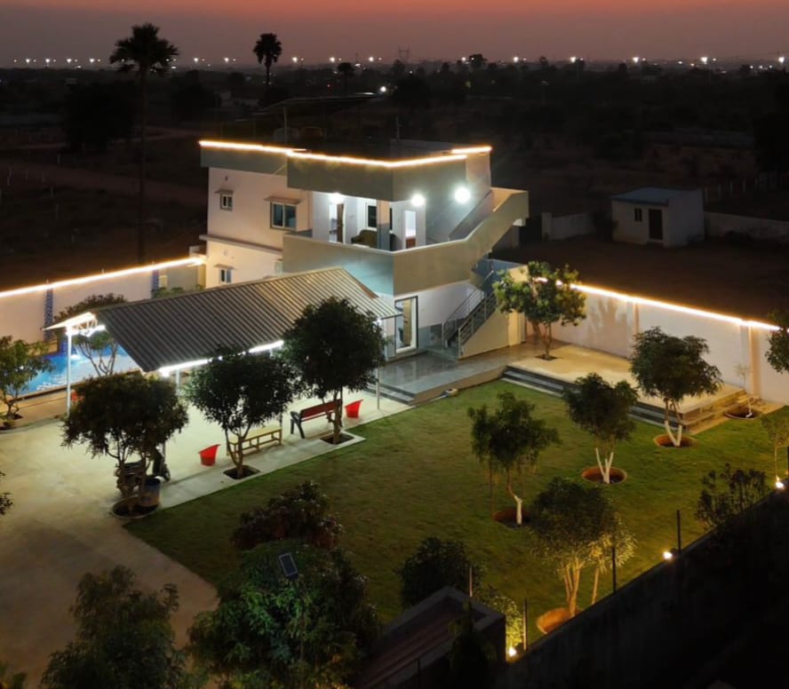 Stays in Hyderabad