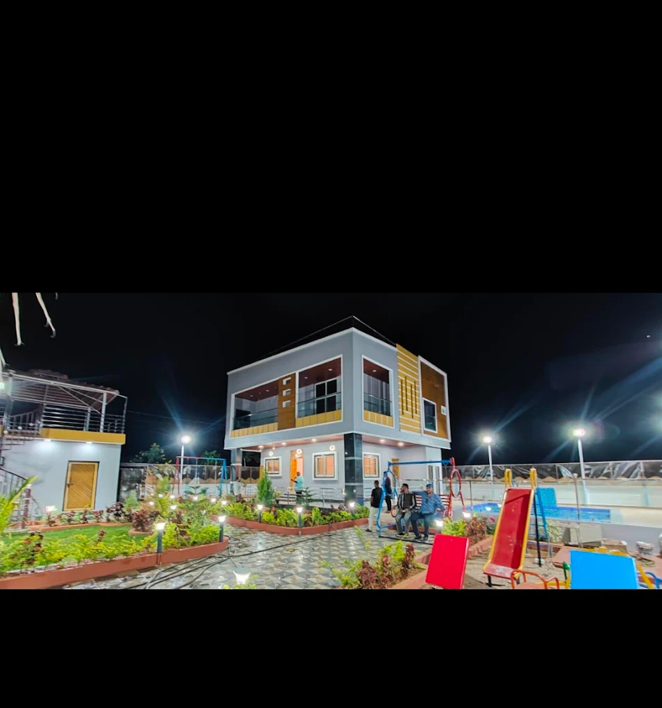 Stays in Hyderabad